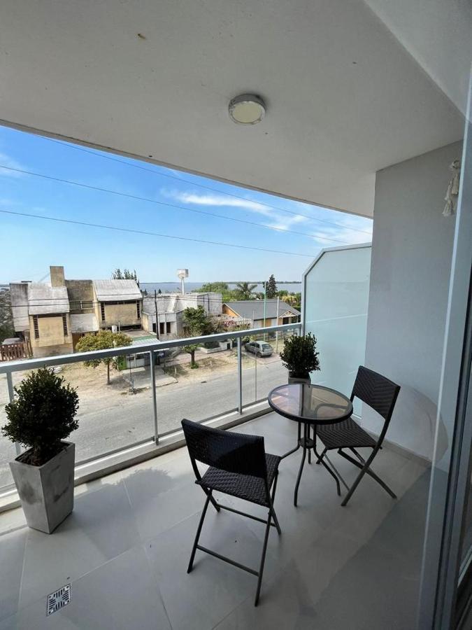Monoambiente Frente Al Río En Apartamento